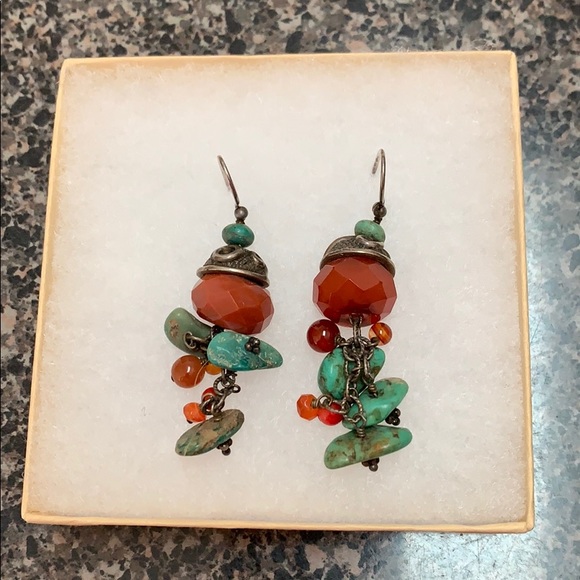 Fashionable earrings w/ stones - Picture 1 of 3